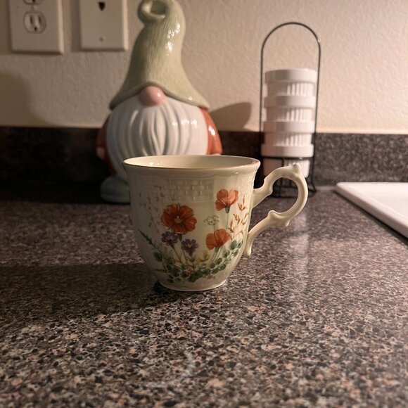 Set of 14 Mikasa Fine Ivory Teacups - Picture 2 of 4